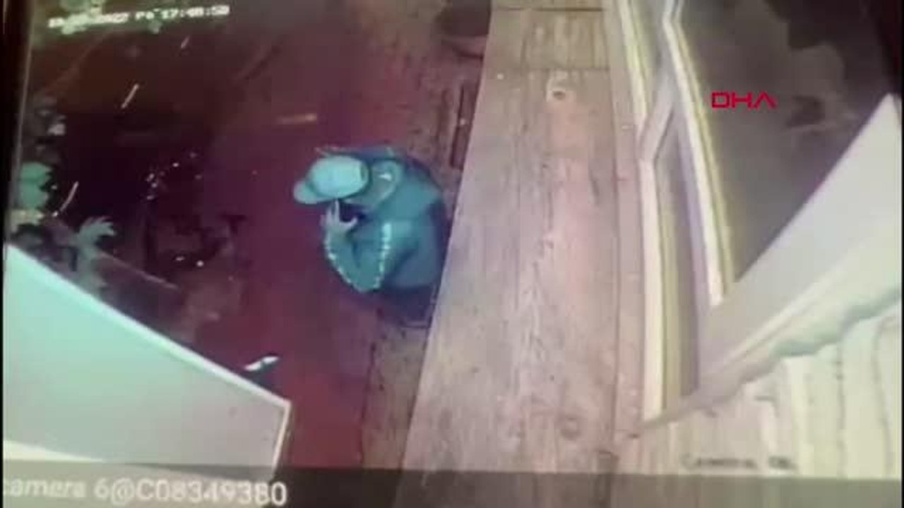 FATİH'TE CİBUTİ VE SENEGALLİ'NİN PARASINI ÇALAN ETİYOPYALI YAKALANDI