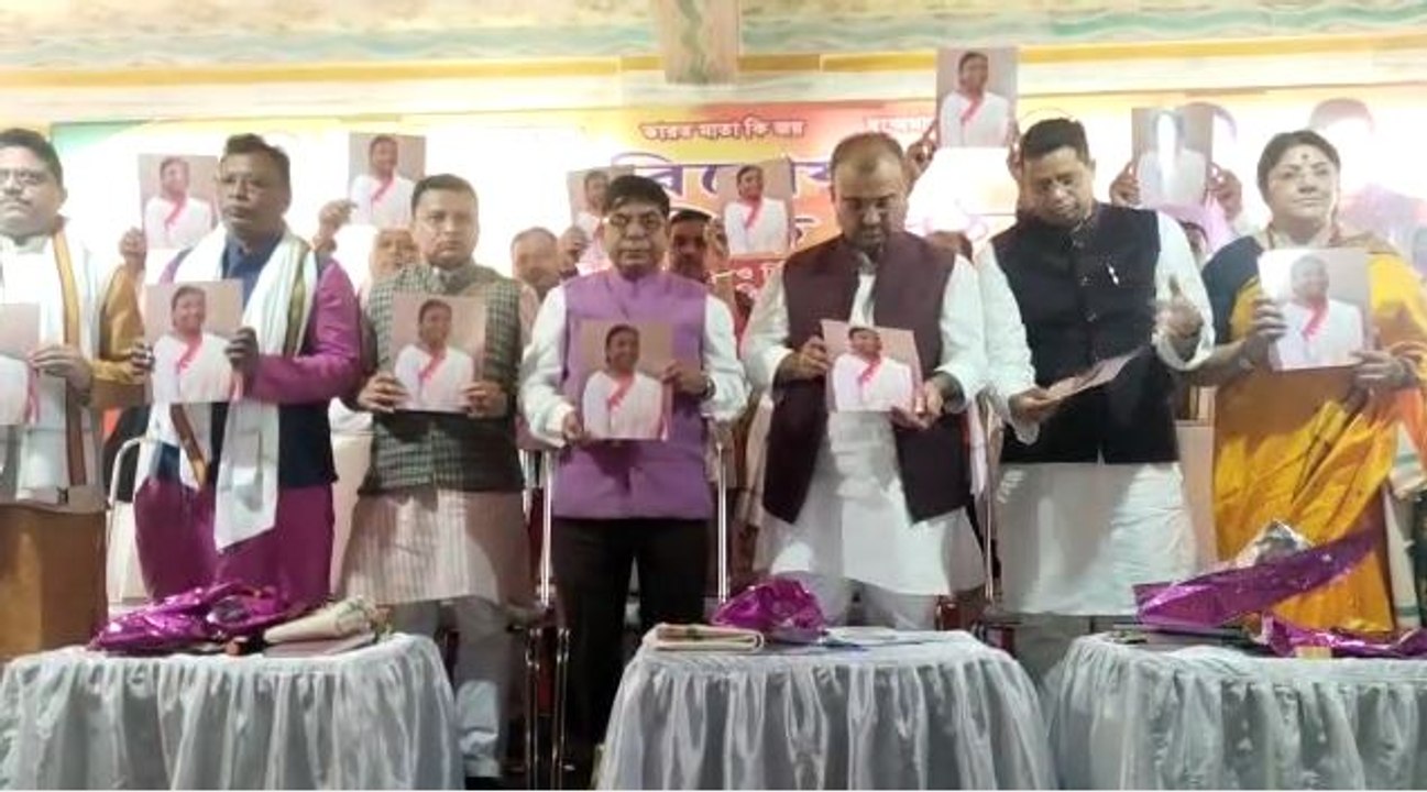 আদিবাসীদের বাড়ি বাড়ি রাষ্ট্রপতি দ্রৌপদী মুর্ম্মুর ছবি পৌঁছে দেওয়ার উদ্যোগ বিজেপির |OneIndia bengali