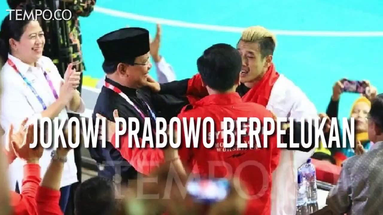Jokowi dan Prabowo Berpelukan