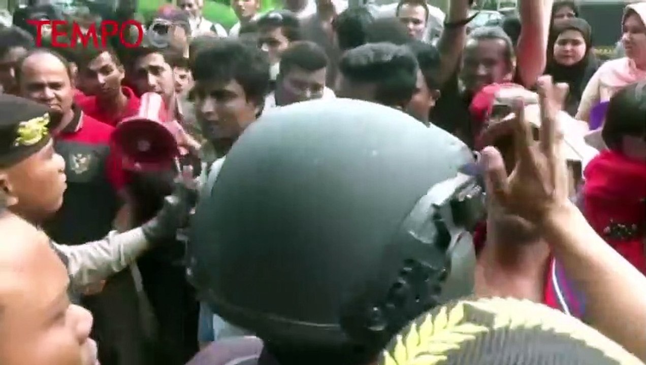 Unjuk Rasa Pengunsi Rohingya di Makassar Berakhir Ricuh