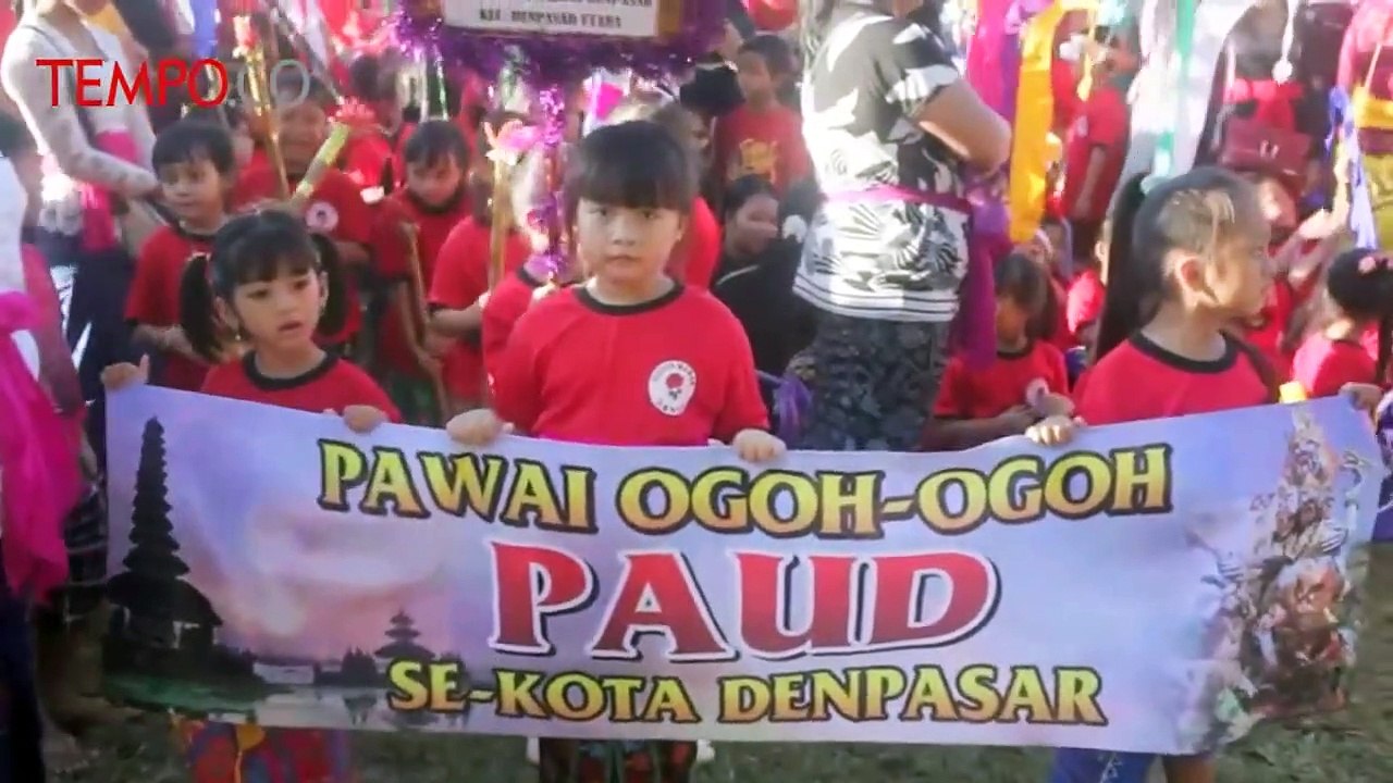 Anak-anak Pawai Ogoh-ogoh Mini Jelang Hari Raya Nyepi