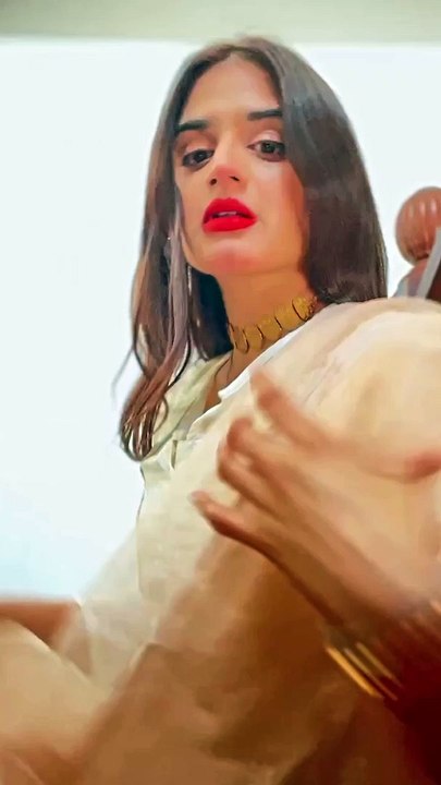 Hira Mani Viral in casual white