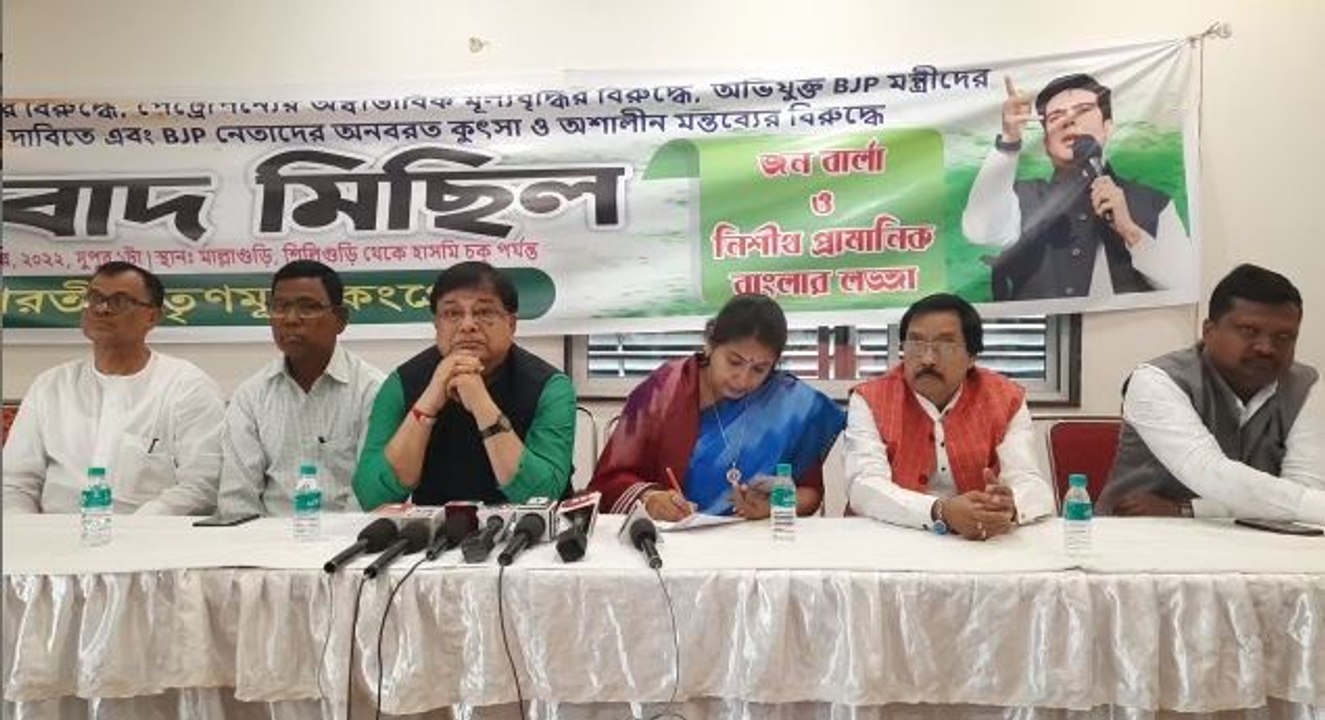 প্রতি রাতে বিরোধীদের চোখে হার্পিকের ড্রপ দিলেই, তারা উন্নয়ন দেখতে পাবেন: উদয়ন গুহ