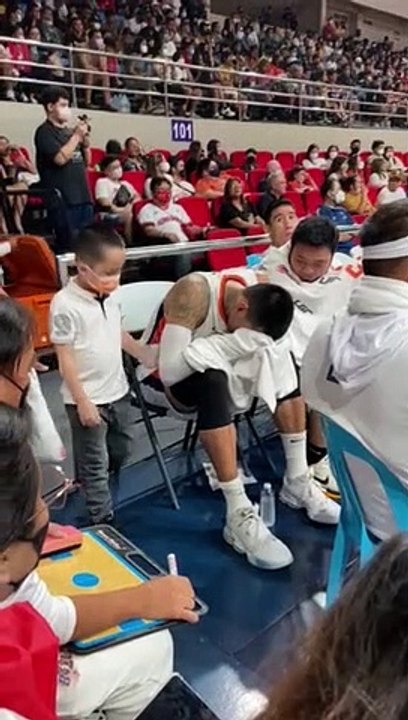 Giving daddy the morale-boost he needs ❤️