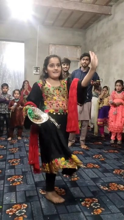 छोटी लड़की का नृत्य