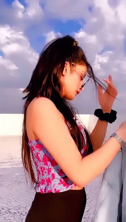 Aryanshi Sharma hot reel । watch now