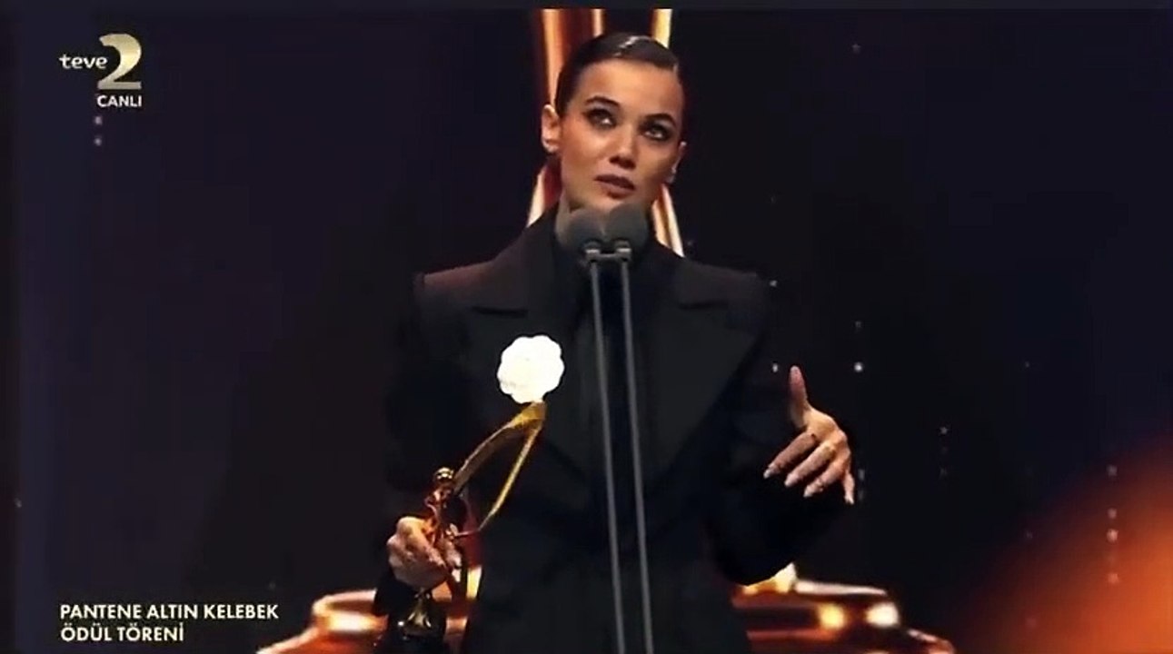 Altın Kelebek'te ödül alan Pınar Deniz’in konuşması dalga konusu oldu: Dünyayı kurtarmam lazım dedim ve oyuncu oldum