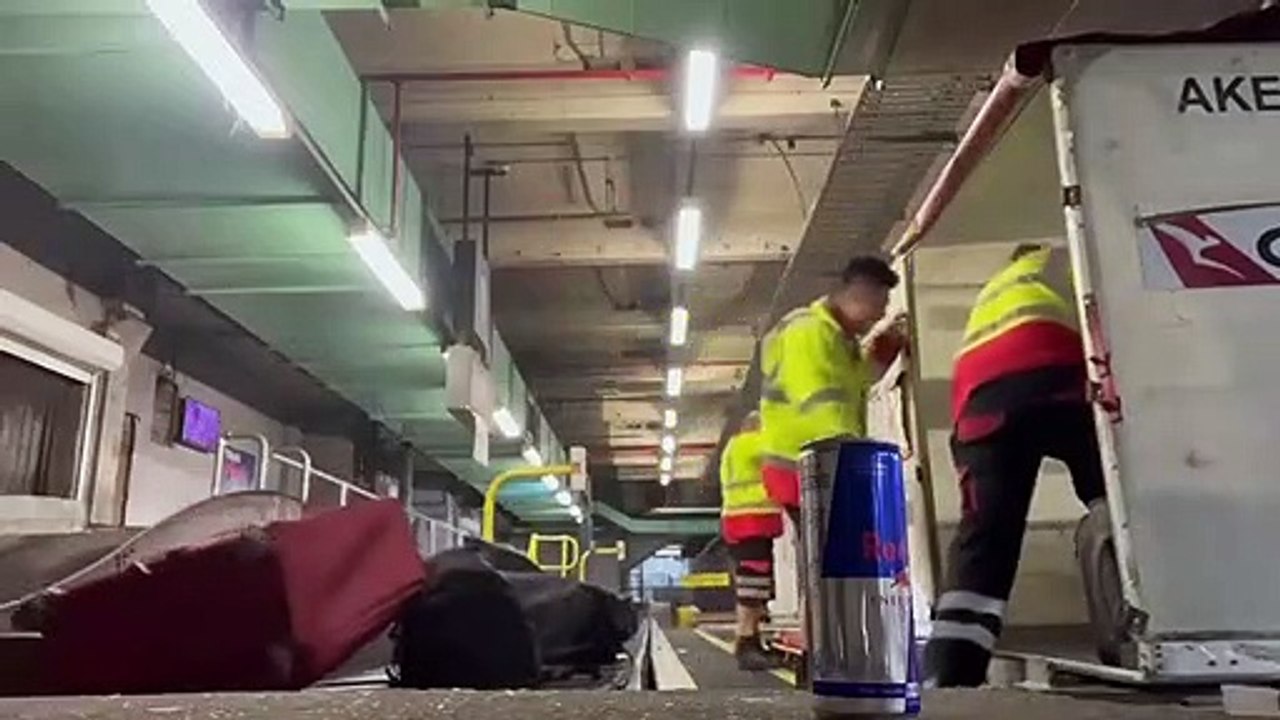 Bagagistes vs Valises (Aéroport de Melbourne)