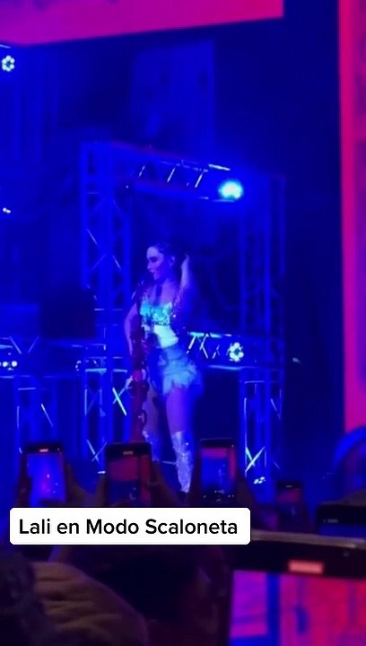 Lali convirtió su show en la hinchada de la Scaloneta