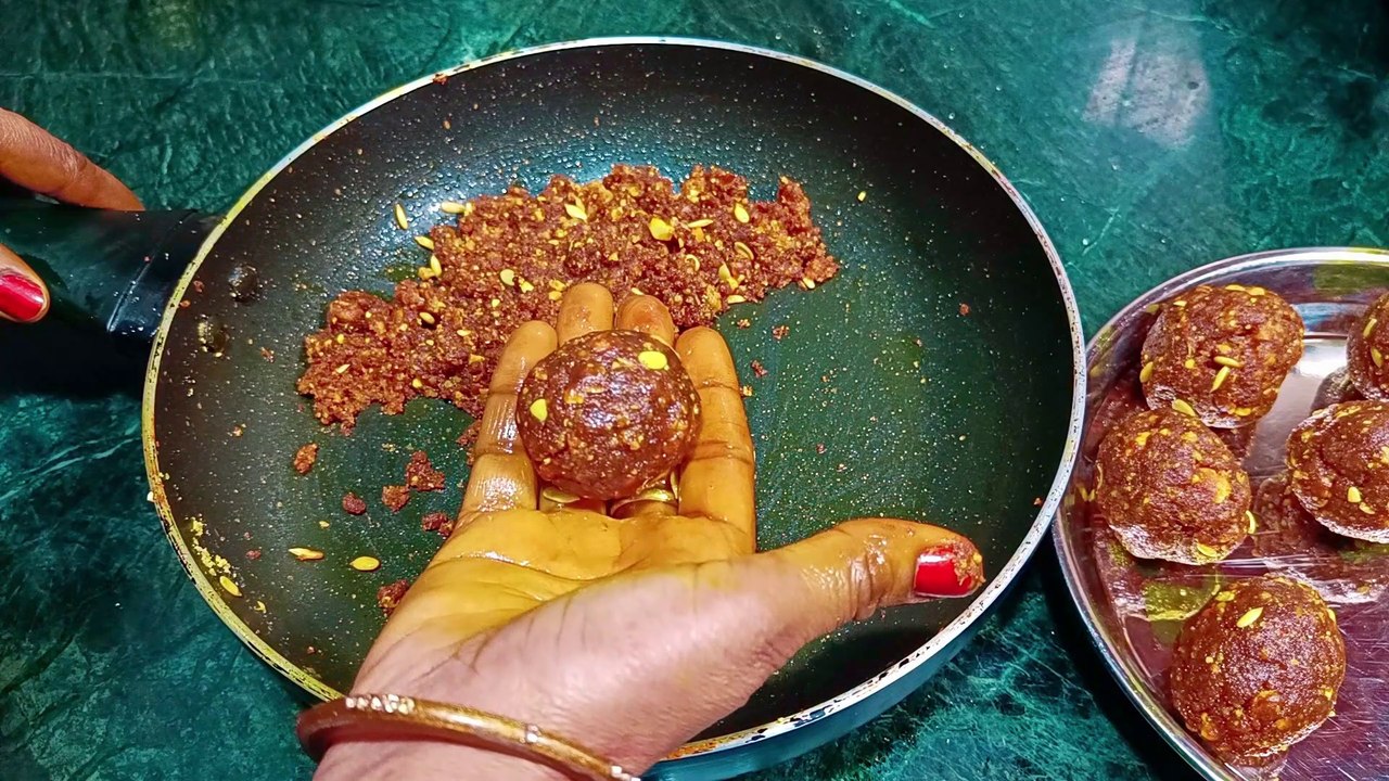 कच्ची हल्दी के लड्डू, खाँसी सर्दि जुखाम, जोड़ो के दर्द और सेहत से भरपूर | kachi haldi ke laddu