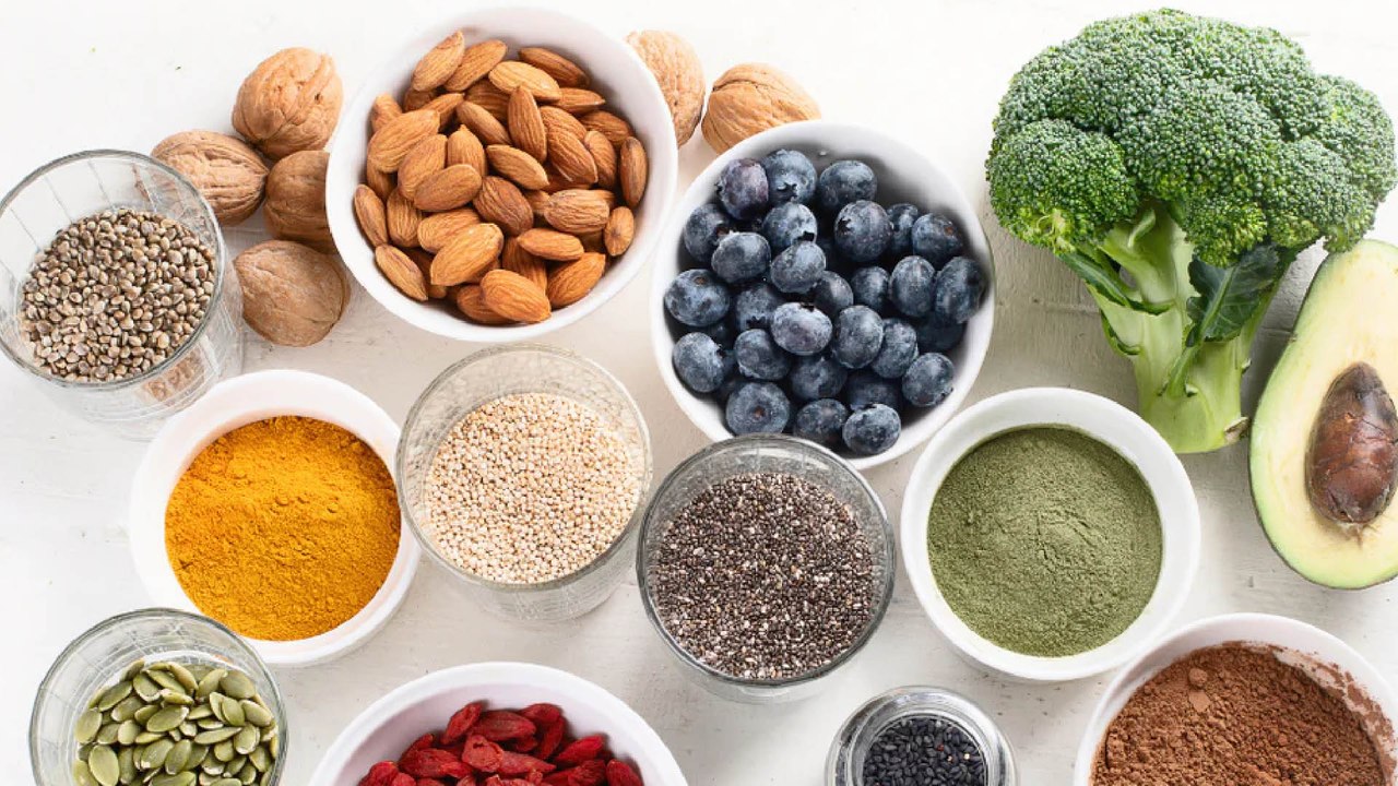 Los 8 MEJORES SUPERALIMENTOS para MEJORAR TU CEREBRO, TU CUERPO Y TU VIDA 