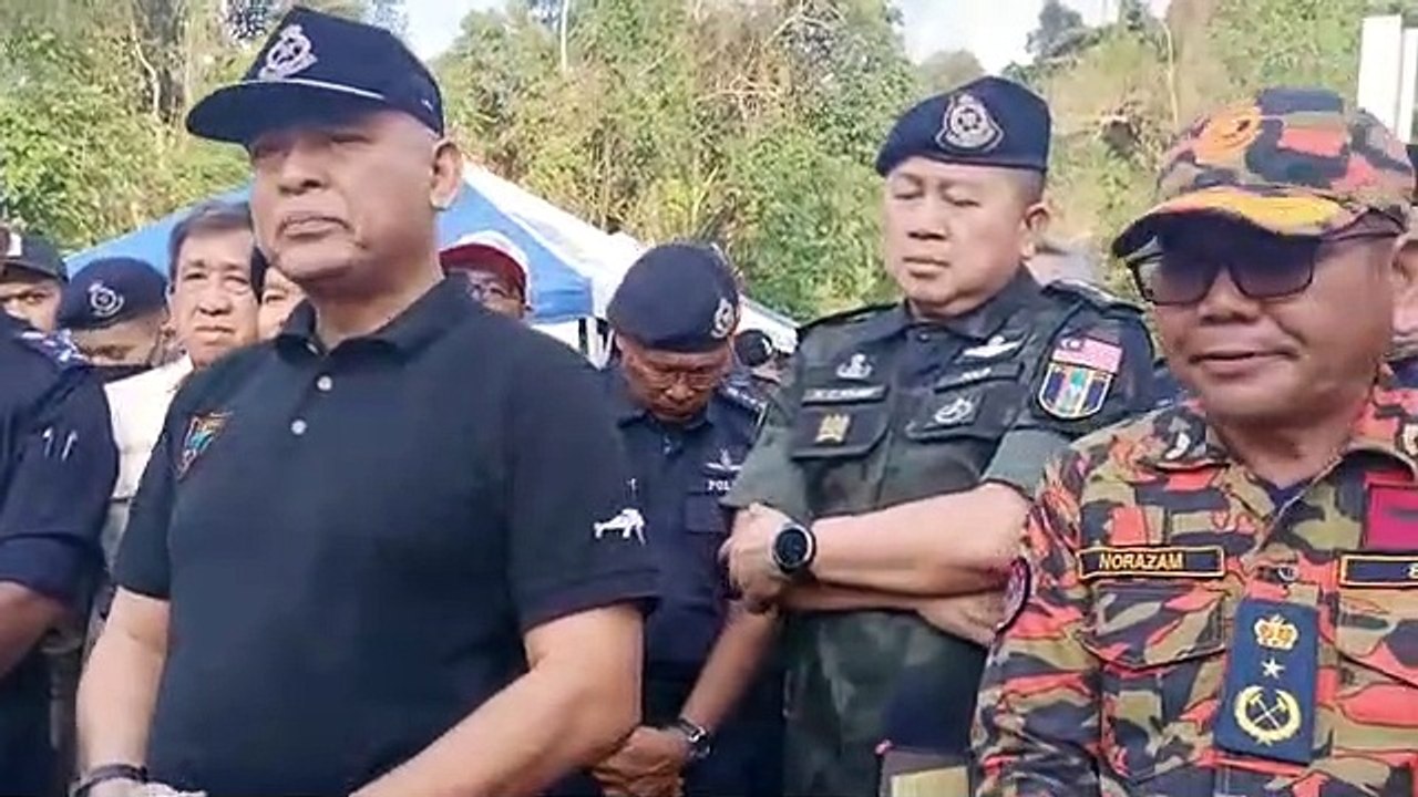 【峇冬加里营地土崩】总警长抵土崩现场 农场负责人正赴警局