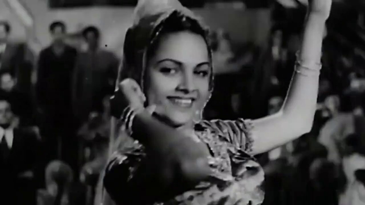 Jhoom Jhoom Ke Nacho aaj gaao khushi ke geet