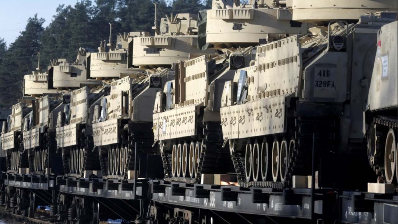 美, 우크라에 4조 7천억 원 추가지원...브래들리 장갑차 등 무기공급 / YTN