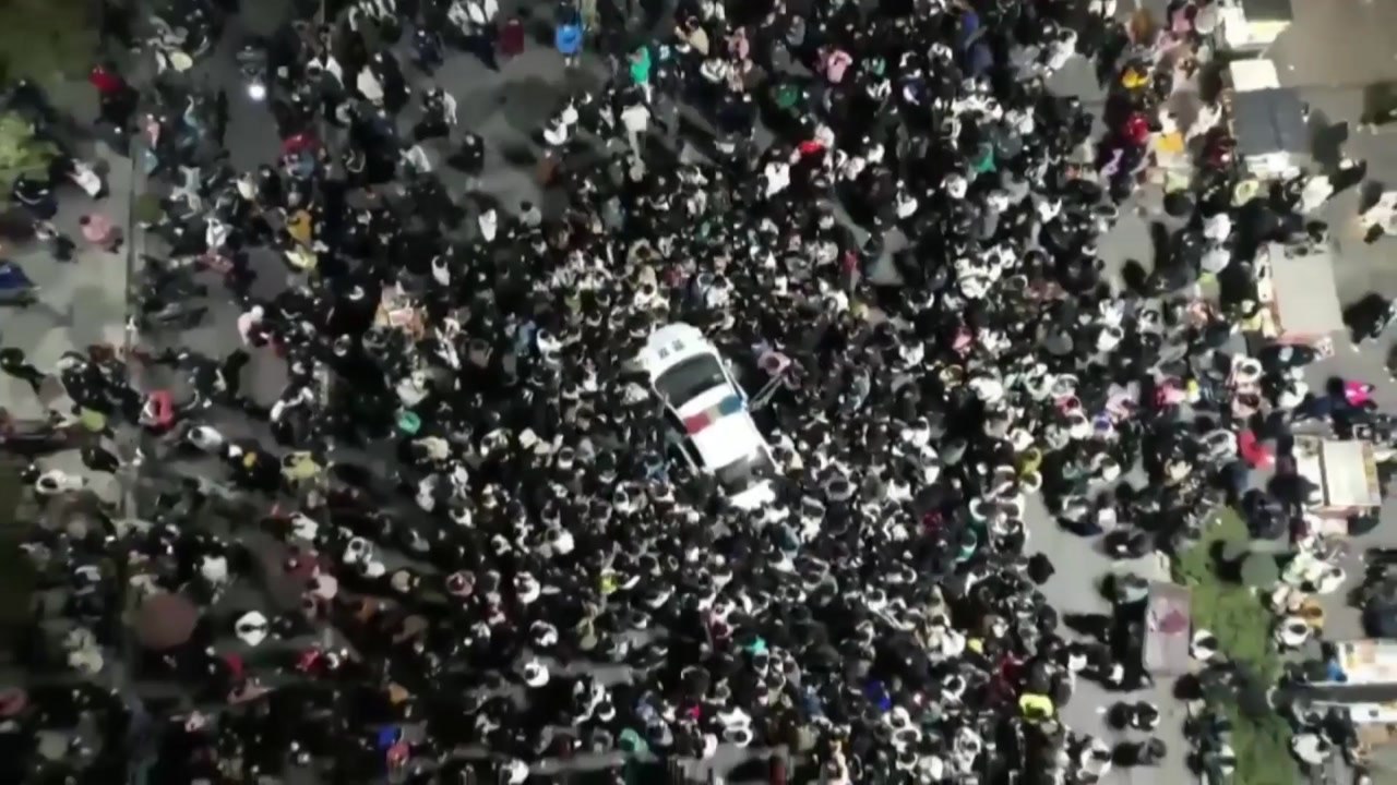 中 설 직전 대량 해고에 폭동...항원 키트 수급 실패 부작용 / YTN