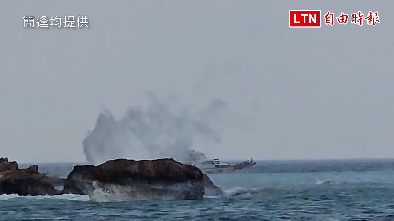 龜島磺煙再度大噴發 宜蘭龜山島「冬眠」後最大量(簡逢均提供)