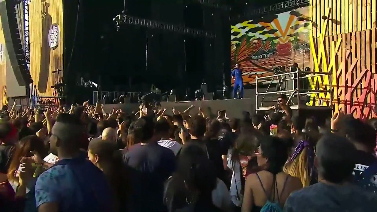 Jain chante "Makeba" en live