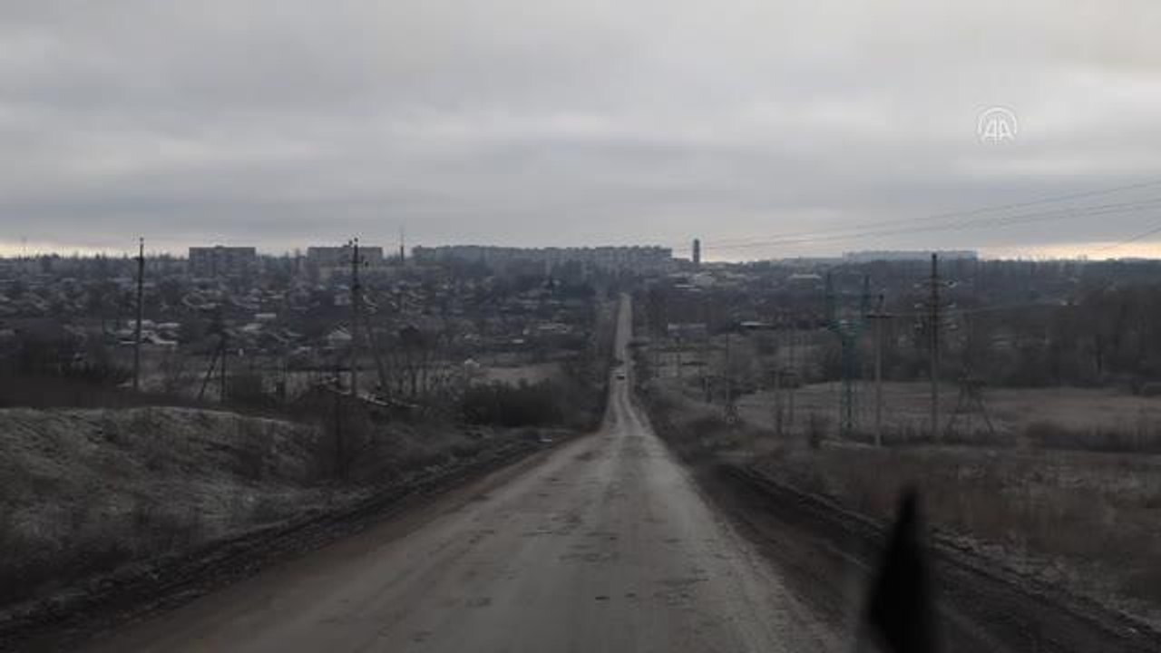 Ukrayna'nın Bahmut şehrindeki siviller ağır bombardıman altında tahliye ediliyor