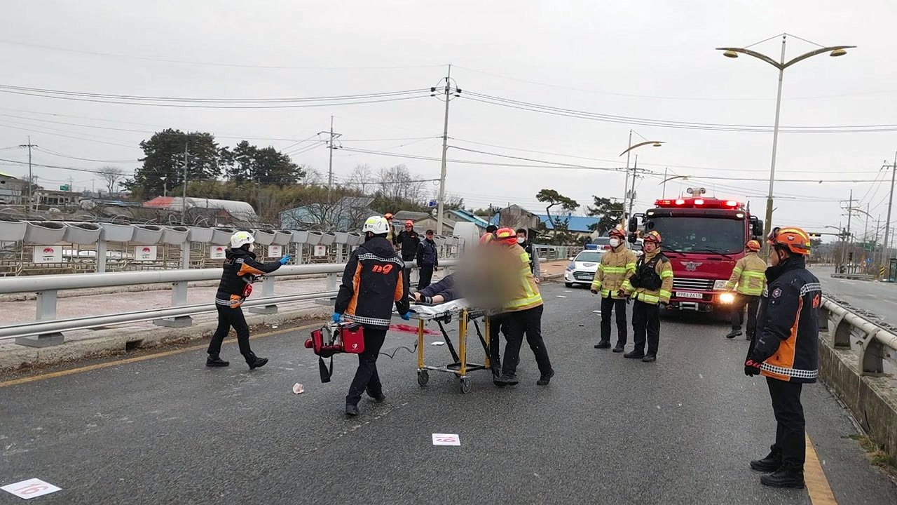 김제서 시내버스 단독 사고...운전자 숨져 / YTN