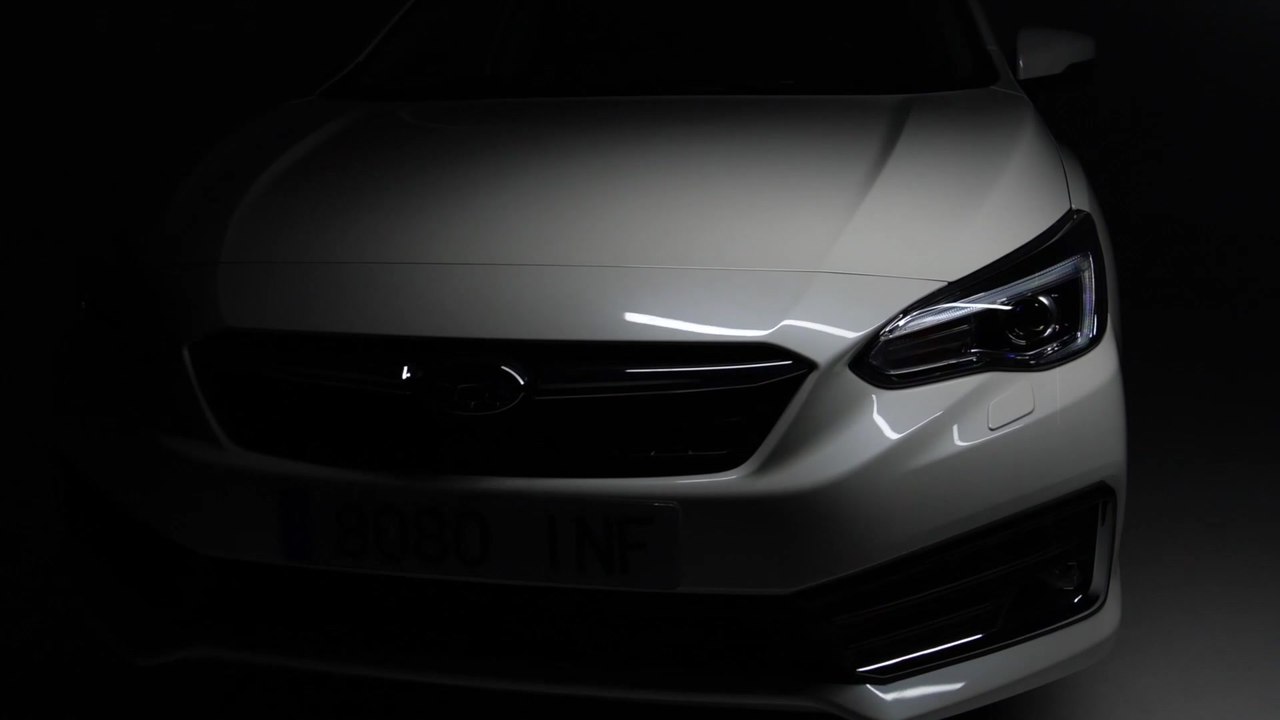 Subaru Impreza eco HYBRID White Design in Studio