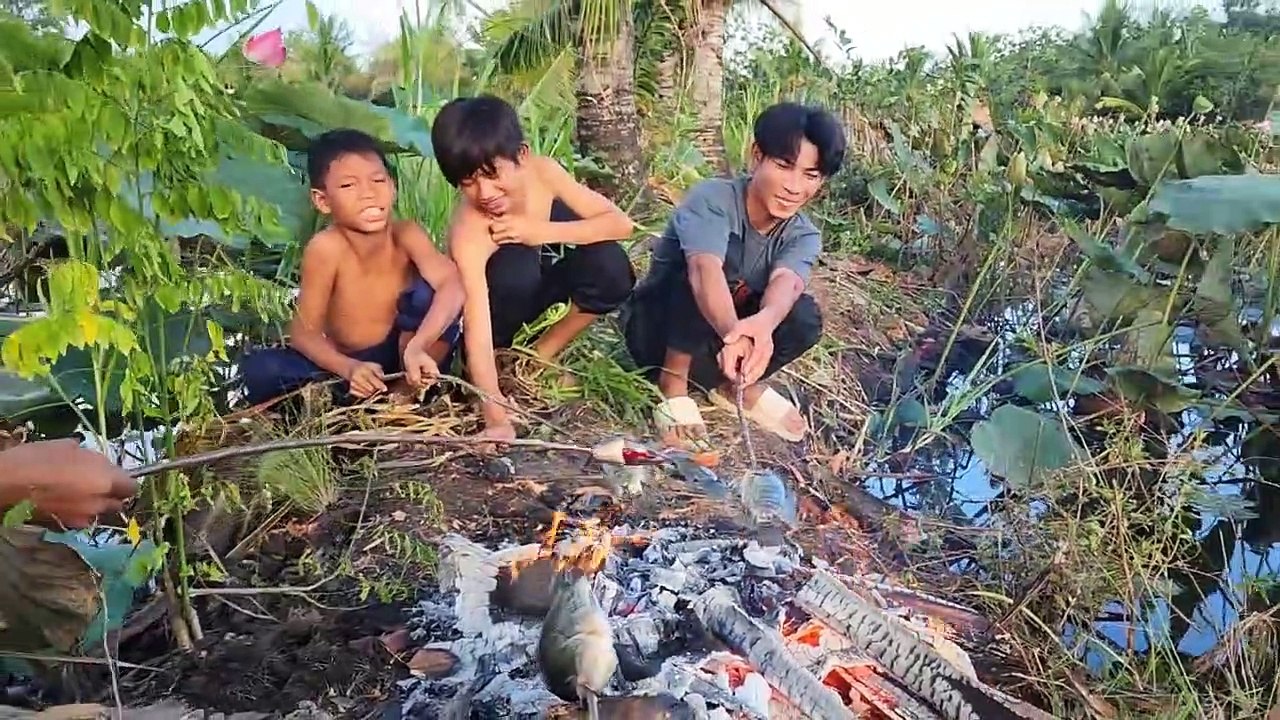 Sang Vlog | SINH TỒN 360H - Đi Săn Trên Cánh Đồng Ruộng Sen Bỏ Hoang Cùng Team  ( p2 )