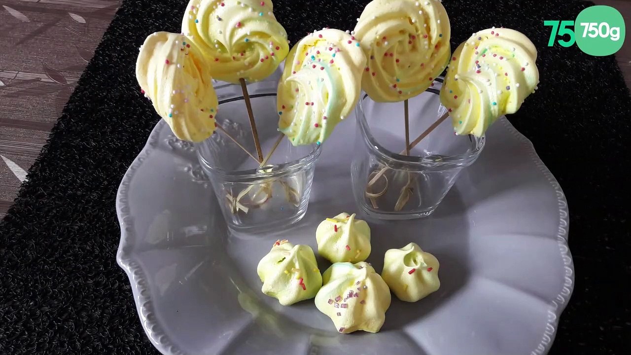 Meringues en sucettes