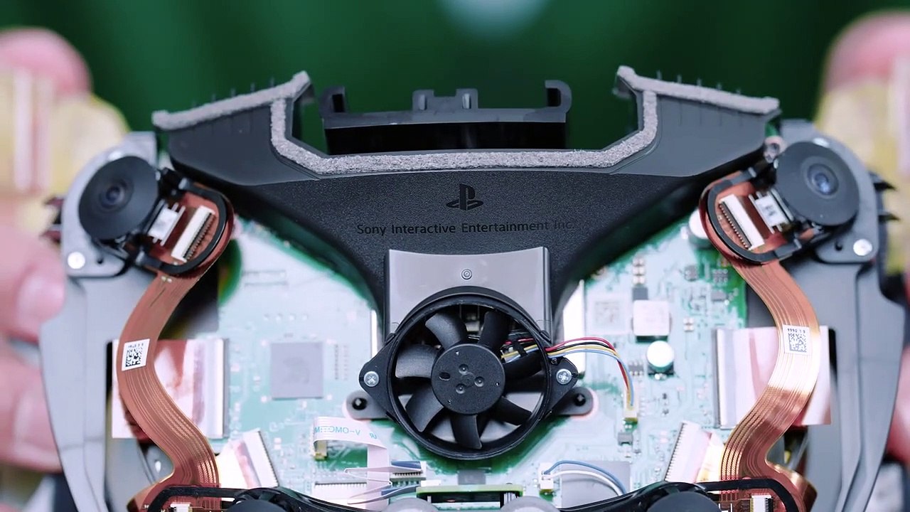 PS VR2 Headset Teardown Video - First Look with Engineers Behind the Next-Gen Hardware