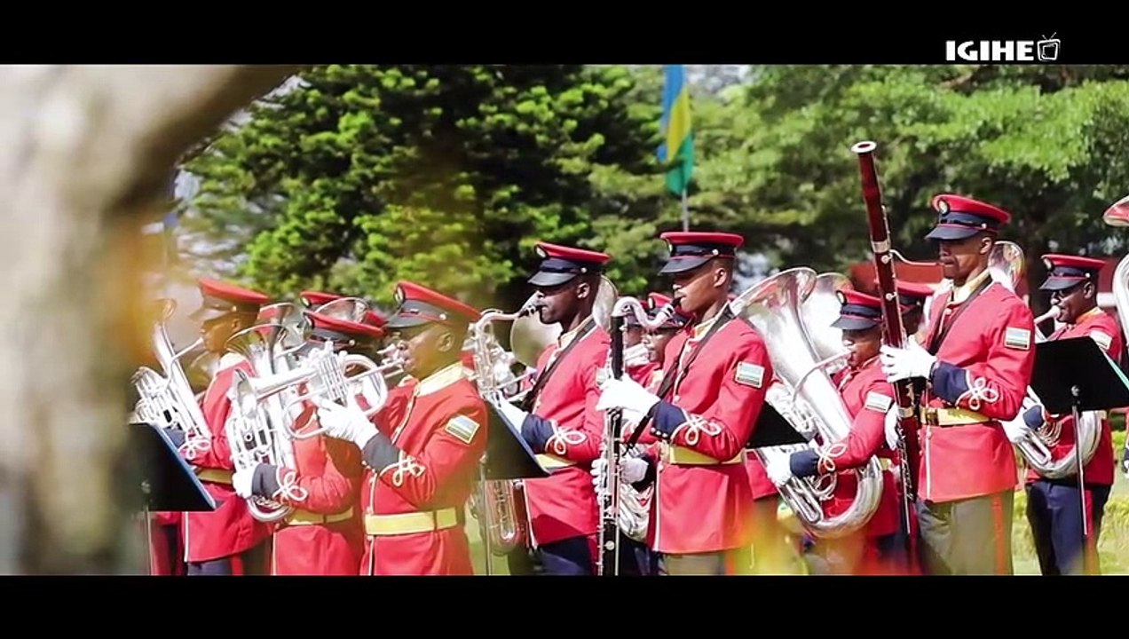 Perezida Kagame na Madamu Jeannette Kagame bunamiye Intwari z’Igihugu