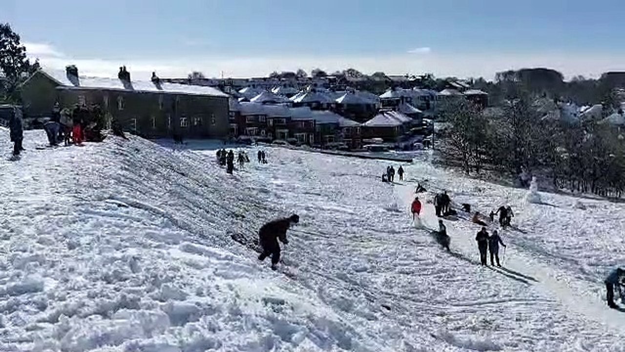 Snowboarding on the Bole Hills in Crookes, Sheffield