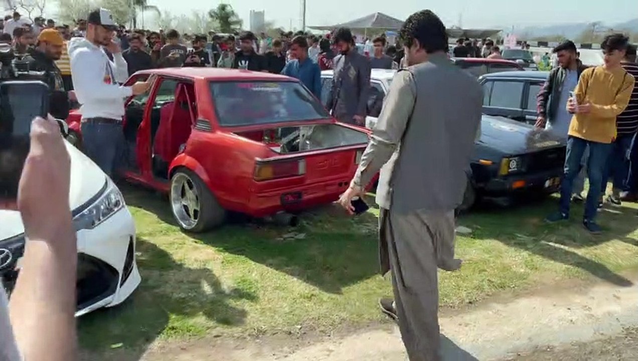 Toyota Exhaust Car show | loud | Pakwheels