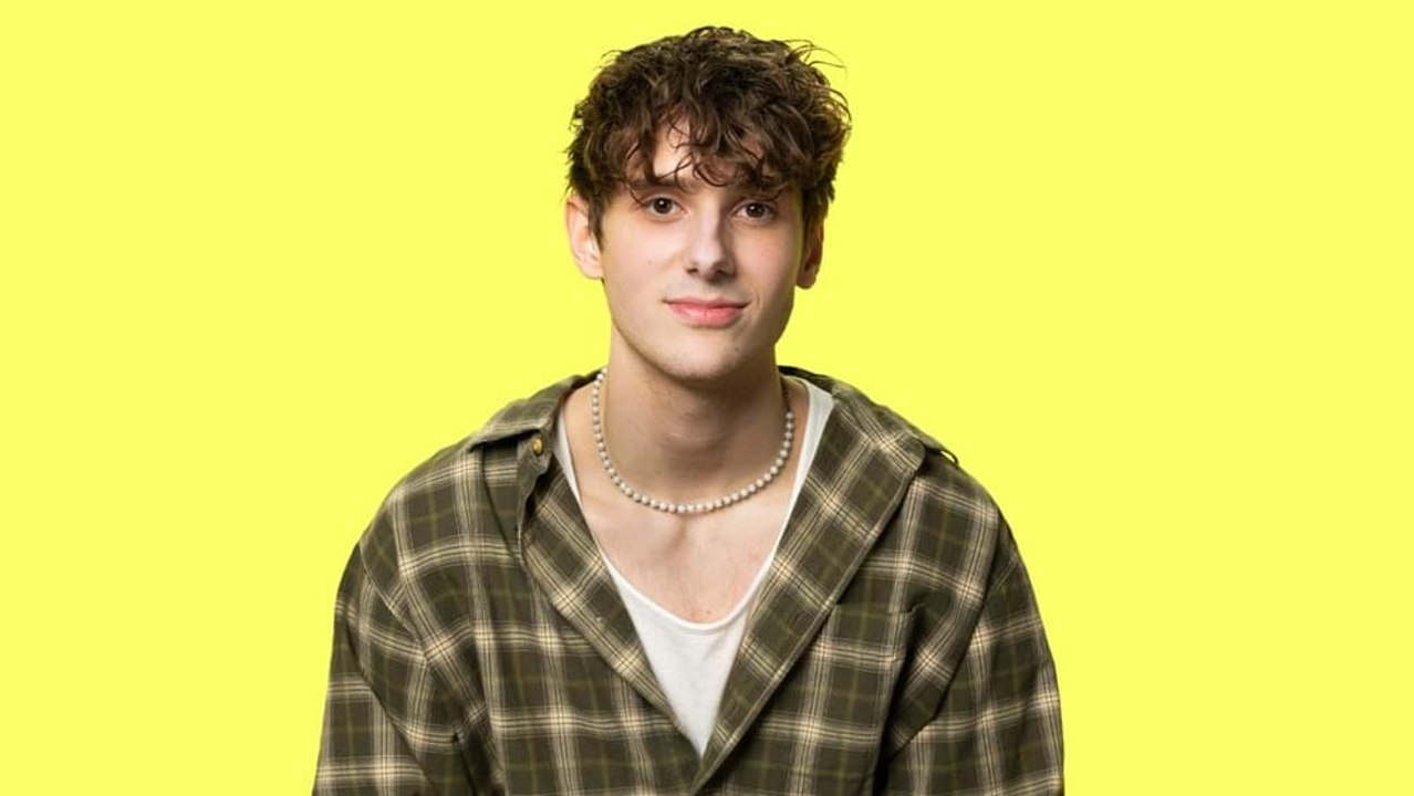 JVKE "Golden Hour" Official Lyrics & Meaning | Verified