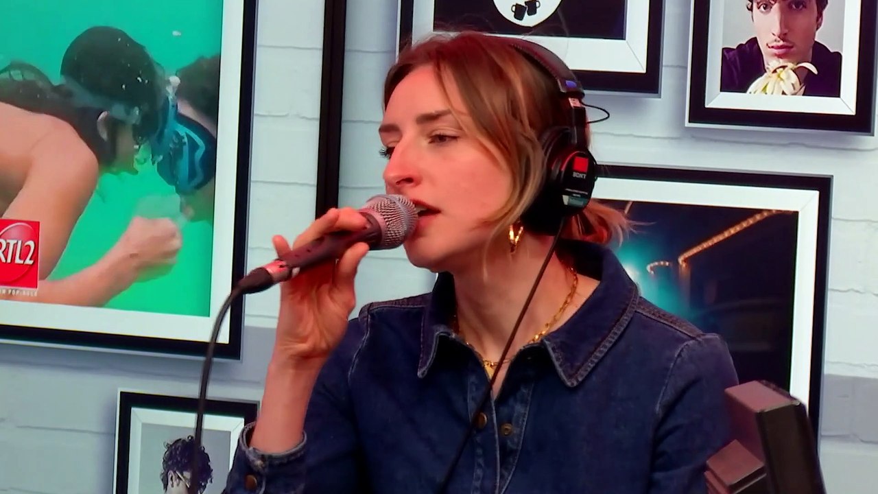 LIVE - Benson Boone & Philippine Lavrey interprètent "In The Stars" dans Le Double Expresso RTL2 (31/03/23)