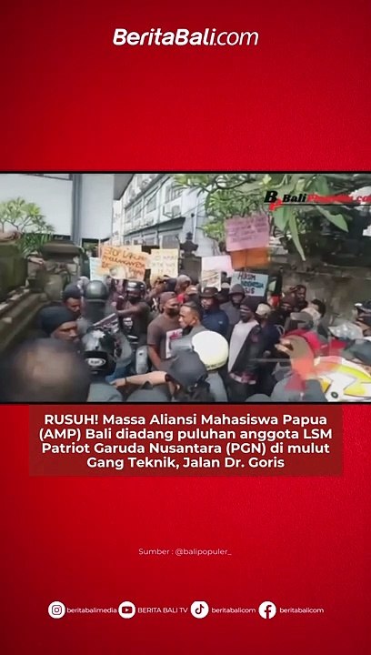 RUSUH! Massa Aliansi Mahasiswa Papua (AMP) Bali diadang puluhan anggota LSM Patriot Garuda Nusantara (PGN) di mulut Gang Teknik, Jalan Dr. Goris