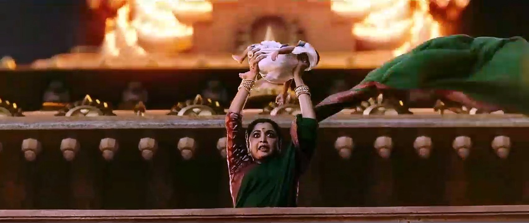 हमारा पुत्र अमरेंदर बाहुबली को में महेश्मती का राजा घोसित करती हूँ Bahubali2 Movie Best Action Scene