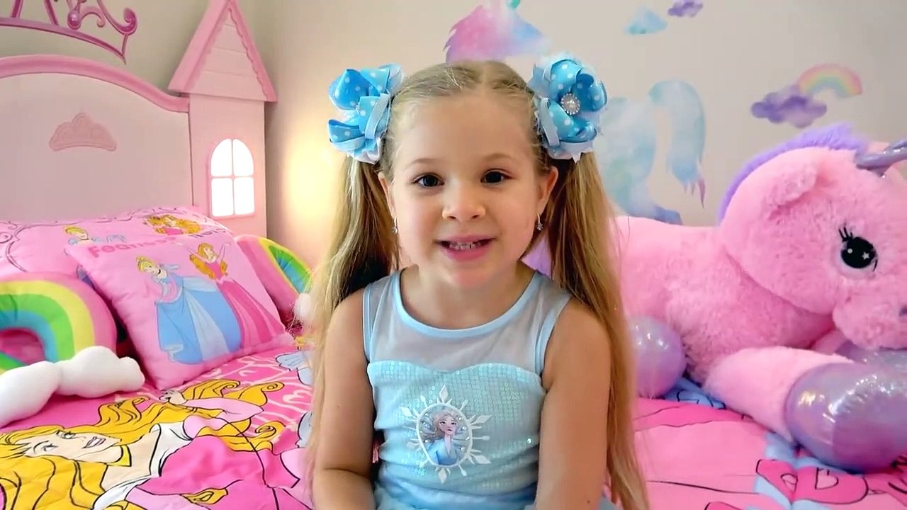 Kids Roma Show Diana wears Mom's shoes