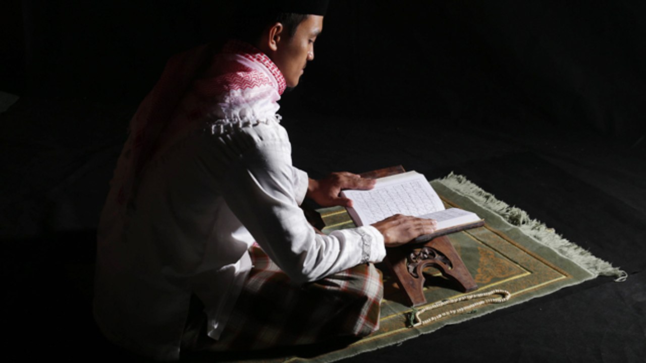 Ramadan 2023: एतिकाफ में क्या पढ़ना चाहिए | एतिकाफ की दुआ | Itikaf Me Kya Padhna Chahiye | Boldsky