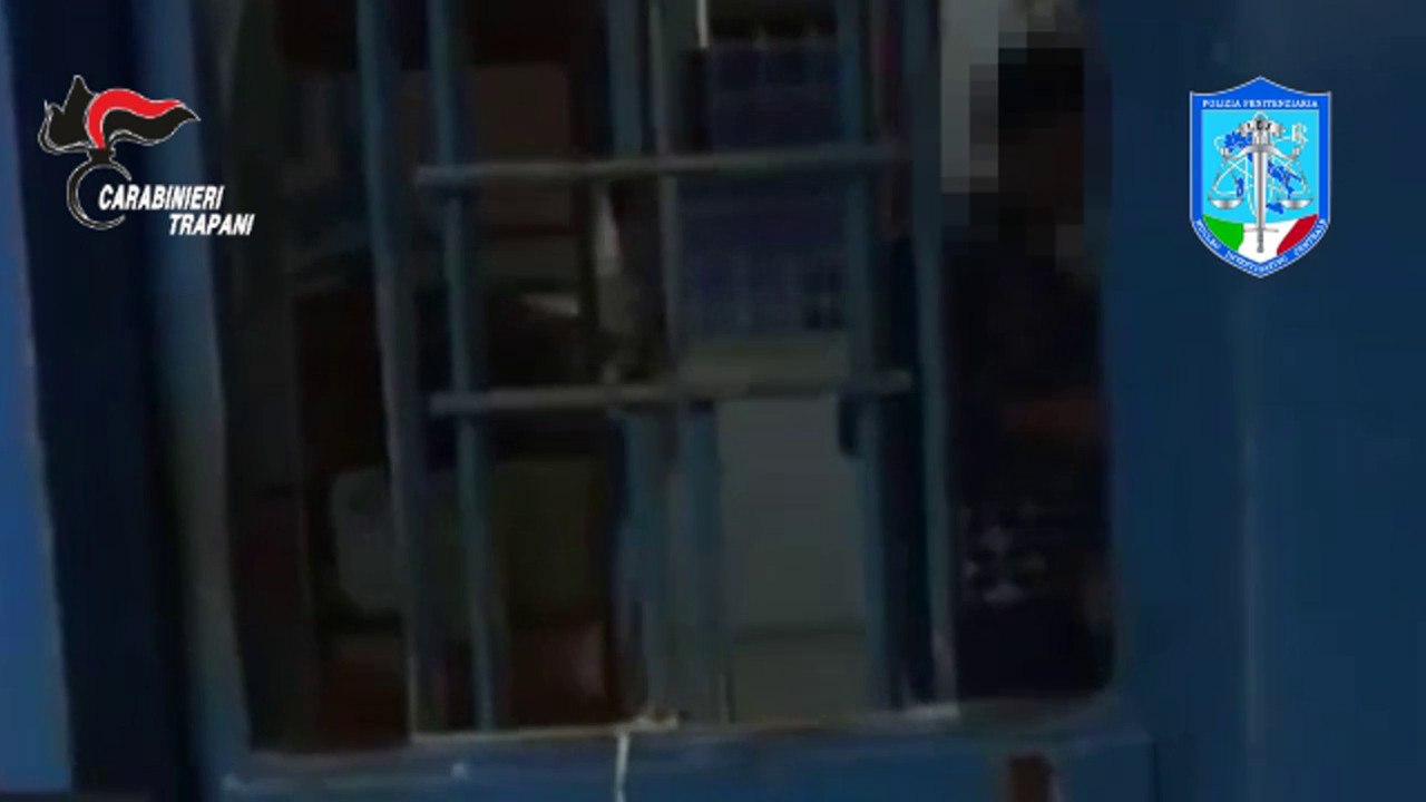 Droga e telefonini in carcere, 24 misure cautelari