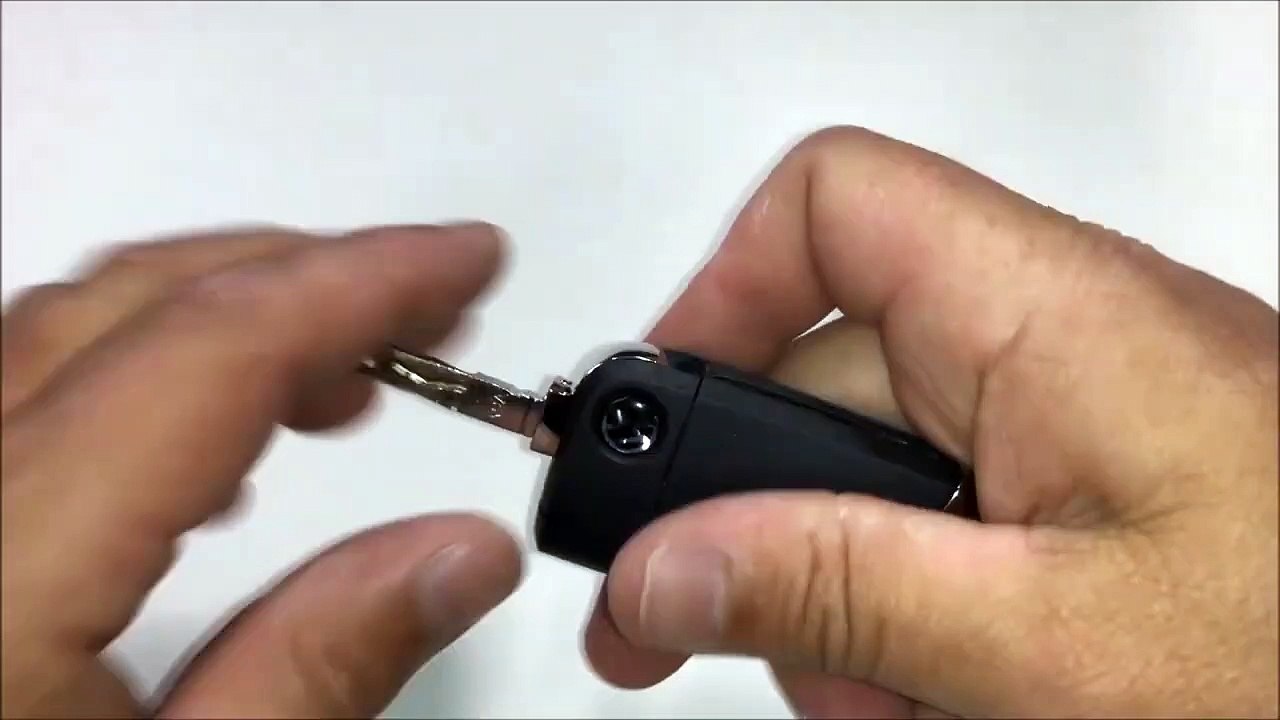 How to Replace the Battery in a 2013 VW Jetta Key Remote