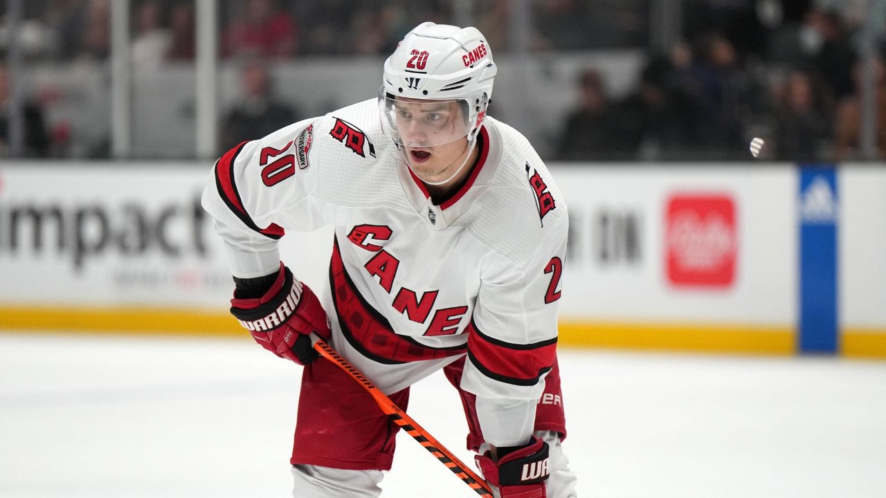 Sebastian Aho Shines as Hurricanes Defeat Islanders 🏒