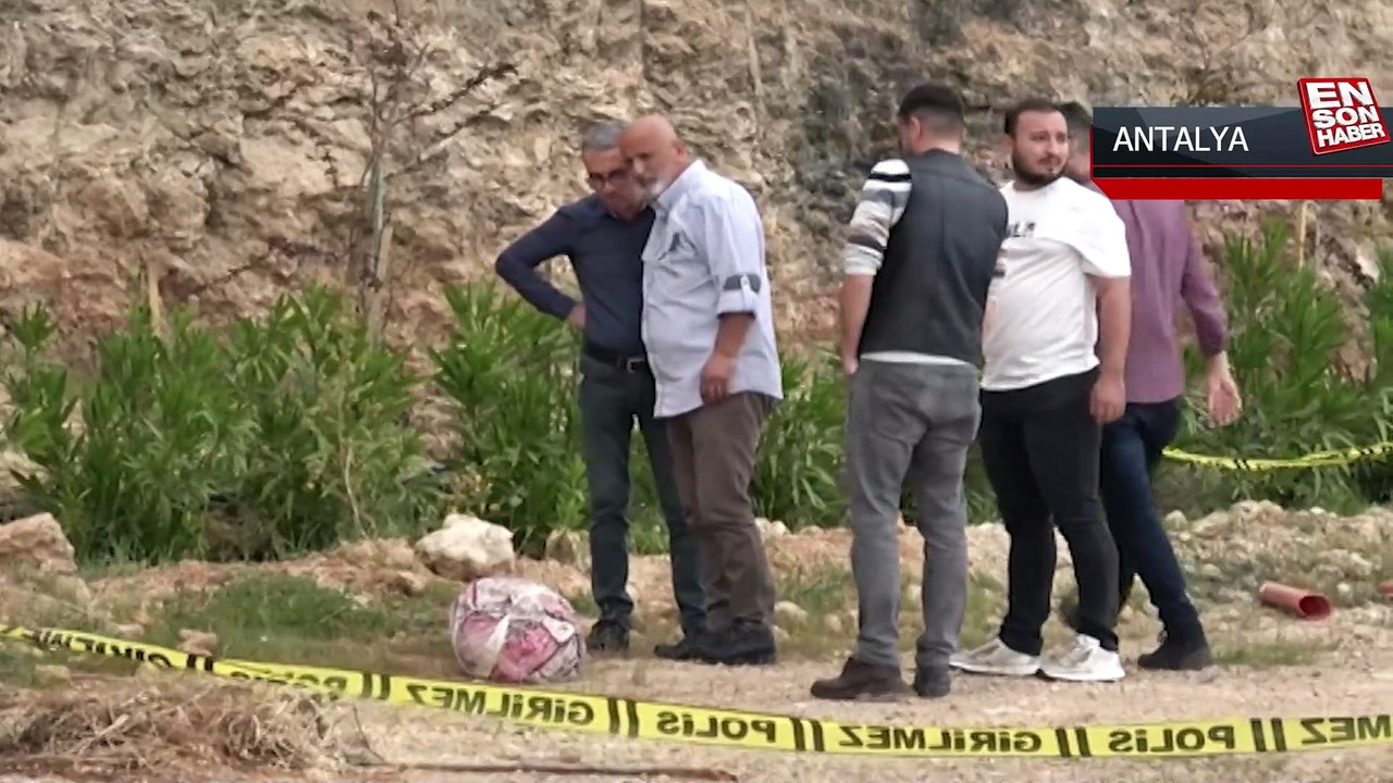 Antalya'da beze sarılı nesne kadın maketi çıktı