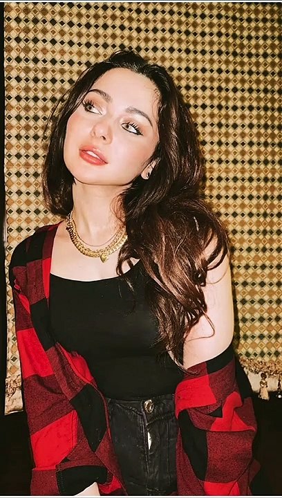 Hania Amir as Hot Chic #shorts