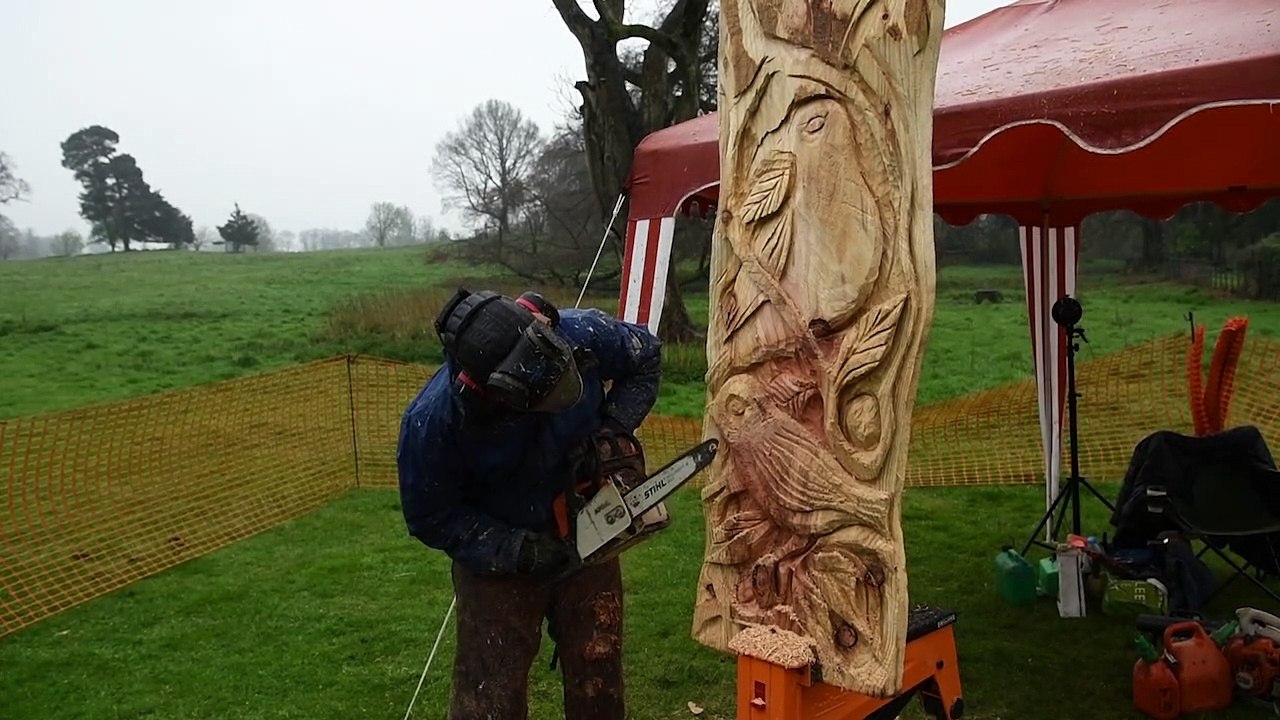 Kiplin Hall chainsaw sculptor