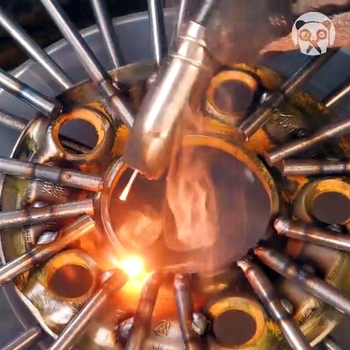 Recycling Old Wheel and Nails into Impressive Workshop Decor