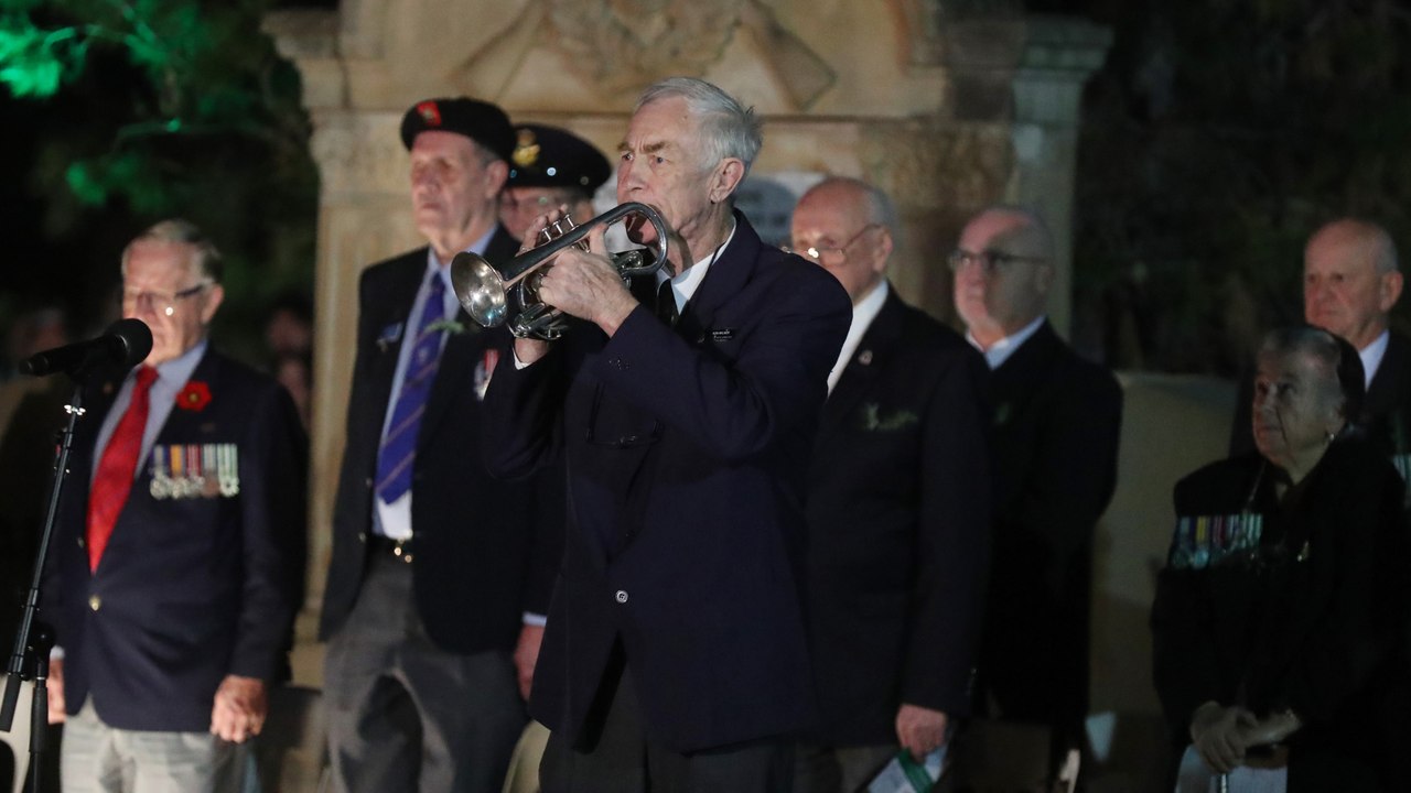Anzac Day 2023: Wollongong's Dawn Service