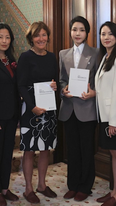 김건희 여사 만난 웜비어 모친 "北 고통 막는 데 진정성 느껴"