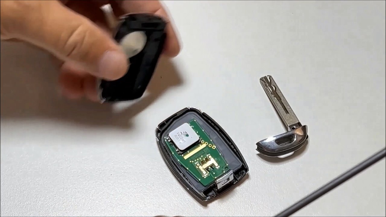 How to Replace the Battery in a 2021 MG Extender Key Fob