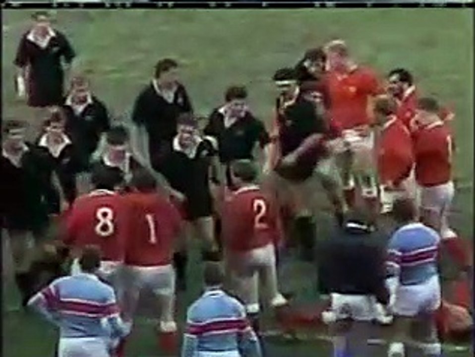 Wayne Buck Shelford punches Huw Richards