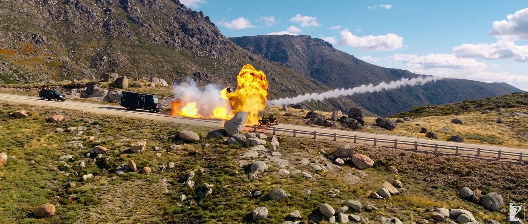 WAR  Official Trailer  Hrithik Roshan Tiger Shroff Vaani Kapoor  Siddharth Anand  New Movie