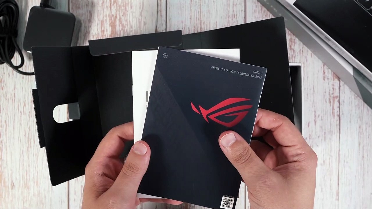 Asus ROG ALLY Unboxing