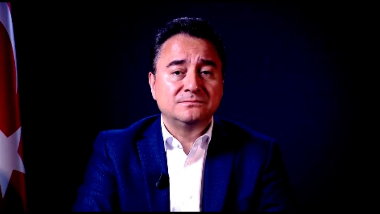 Babacan AKP seçmenine seslendi: O mütevazı evde oturan aynı kişi mi?